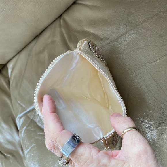 White leather evening gloves and Small Sequins clutch purse - Picture 8 of 15